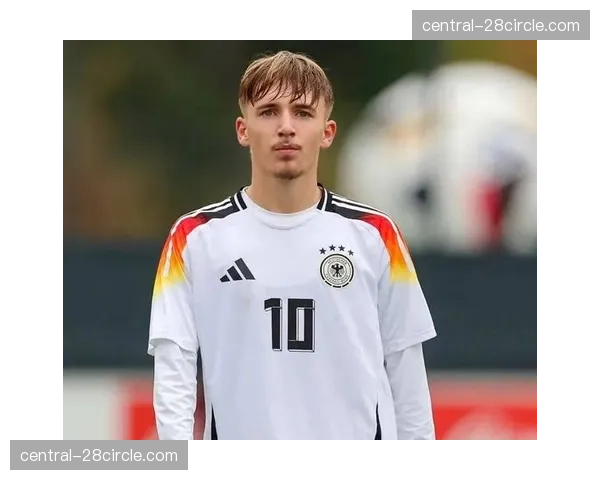 拜仁比朔夫与卡尔中场伤缺 年轻球员迈克与卡多佐恢复情况