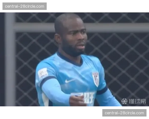 大连英博定位球威胁 阿奇姆彭爆射被扑显进攻多样性